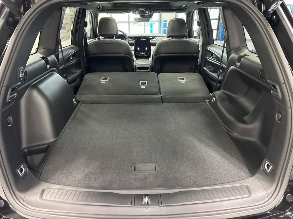 New 2025 Jeep Grand Cherokee Limited w/ Black Appearance Package image 39