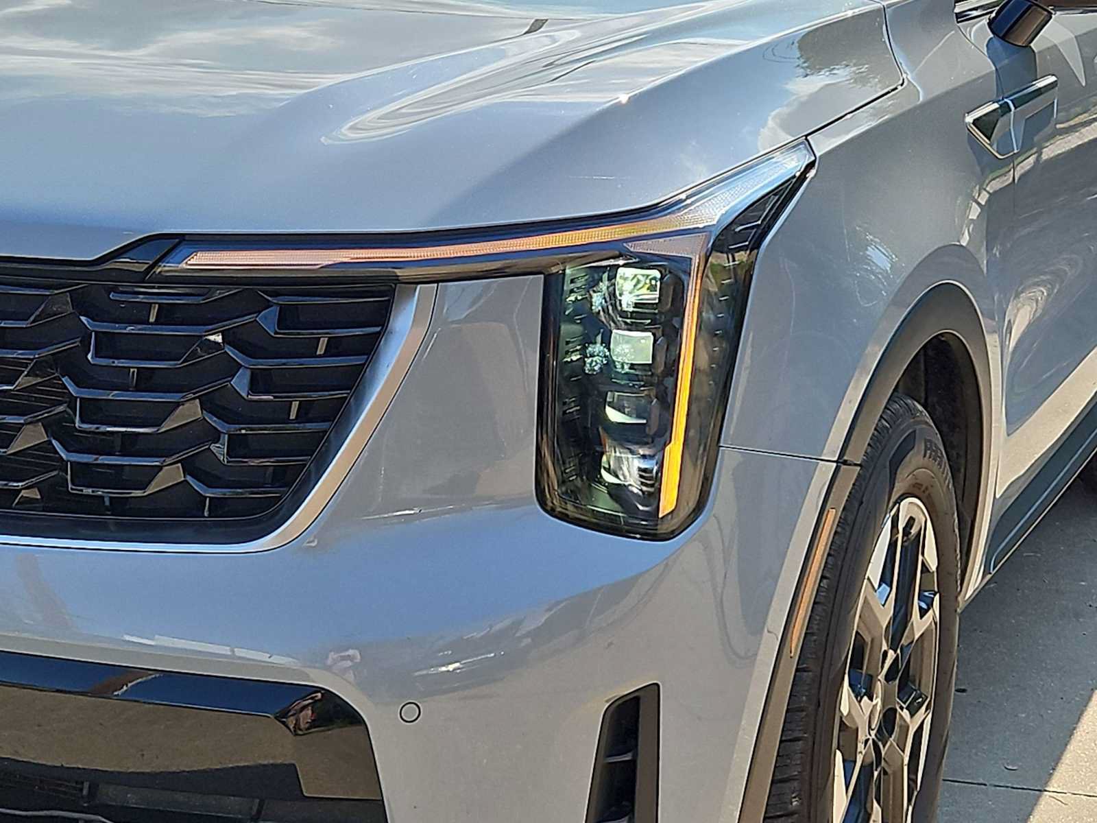 Certified 2025 Kia Sorento S FWD image 11