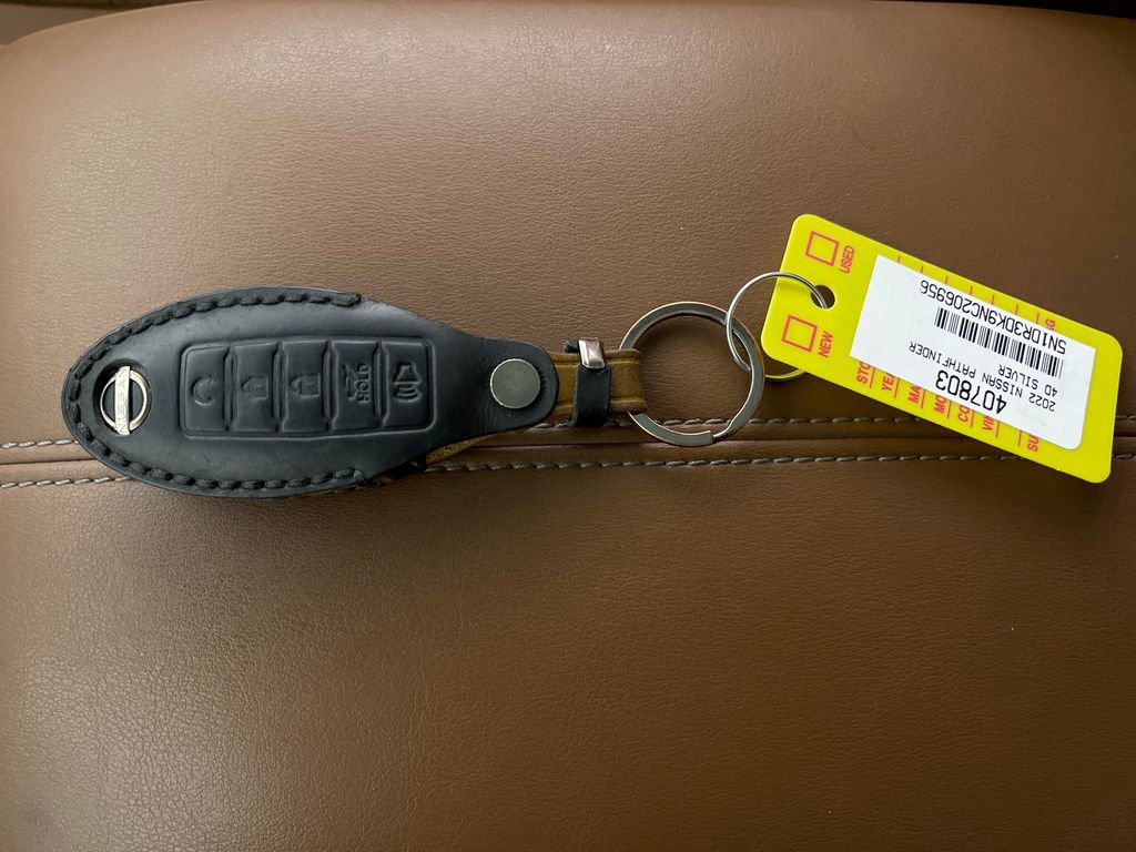 Used 2022 Nissan Pathfinder Platinum w/ Cargo Package image 26