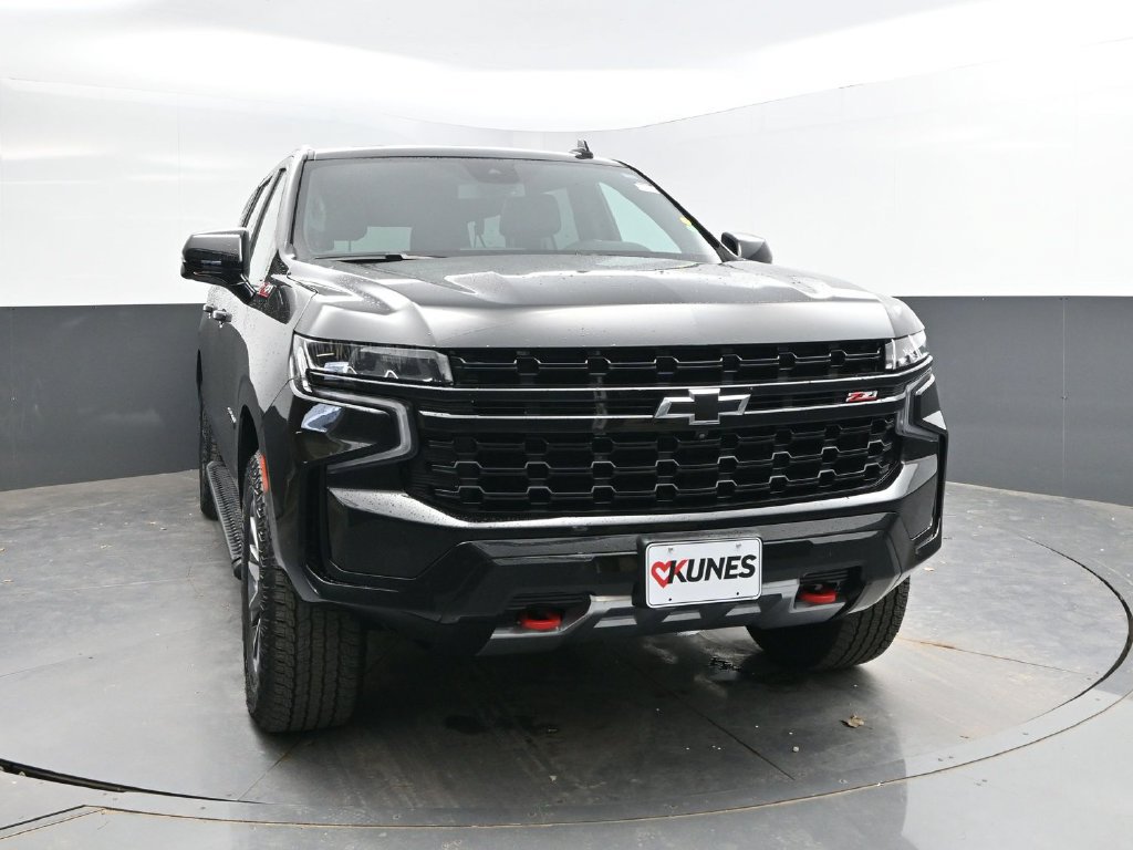 Used 2024 Chevrolet Suburban Z71 w/ Luxury Package AWD/4WD image 2