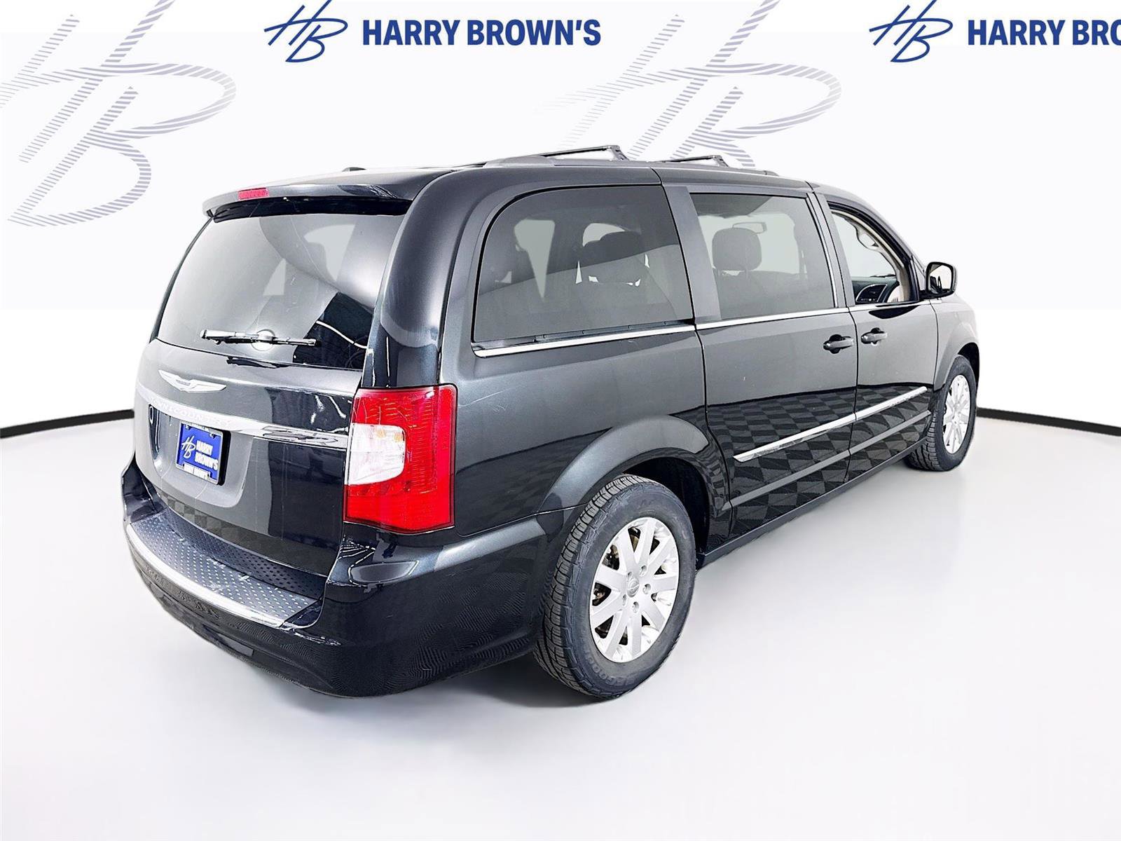 Used 2016 Chrysler Town & Country Touring image 31