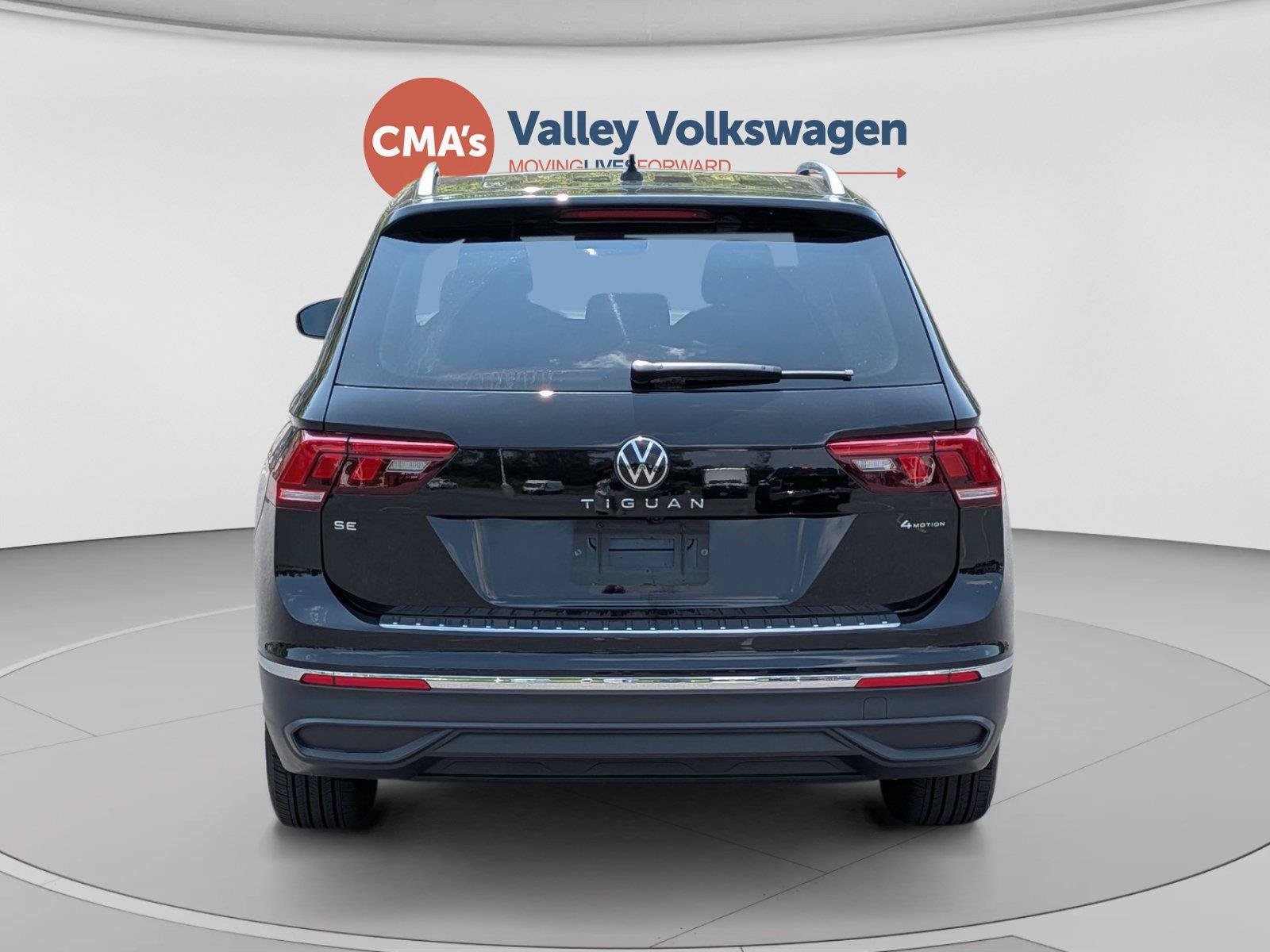 Used 2023 Volkswagen Tiguan SE w/ Panoramic Sunroof Package AWD/4WD image 4