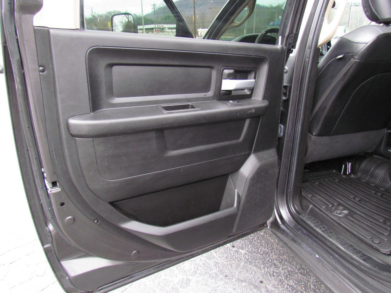 Used 2019 RAM 3500 Tradesman w/ Chrome Appearance Group image 12