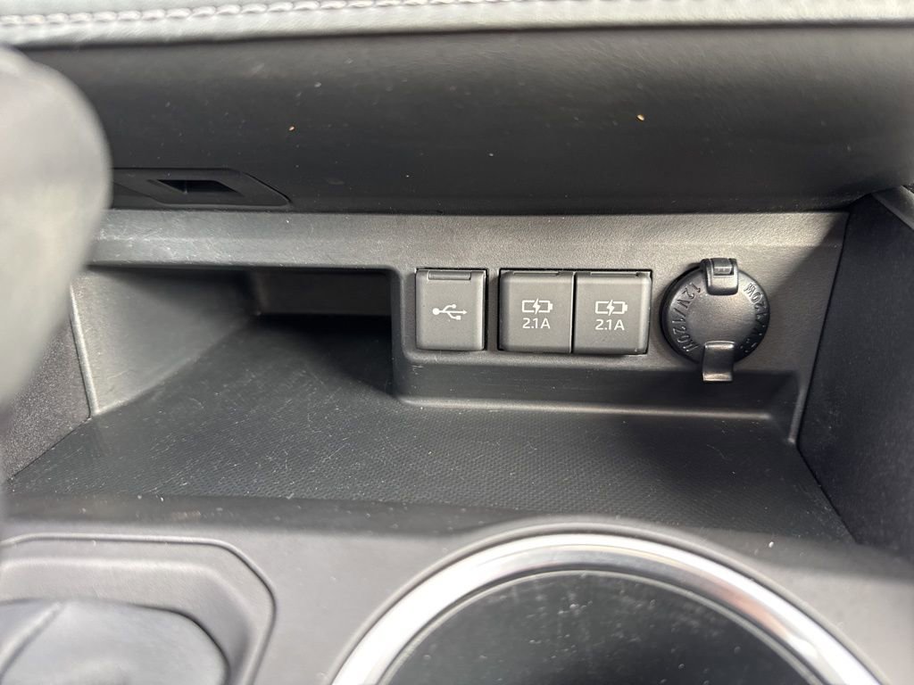 Used 2020 Toyota Highlander XLE image 22