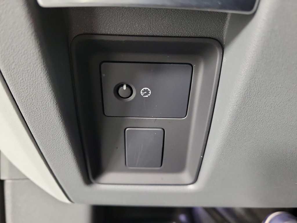 Used 2023 Land Rover Defender 130 SE AWD/4WD image 32