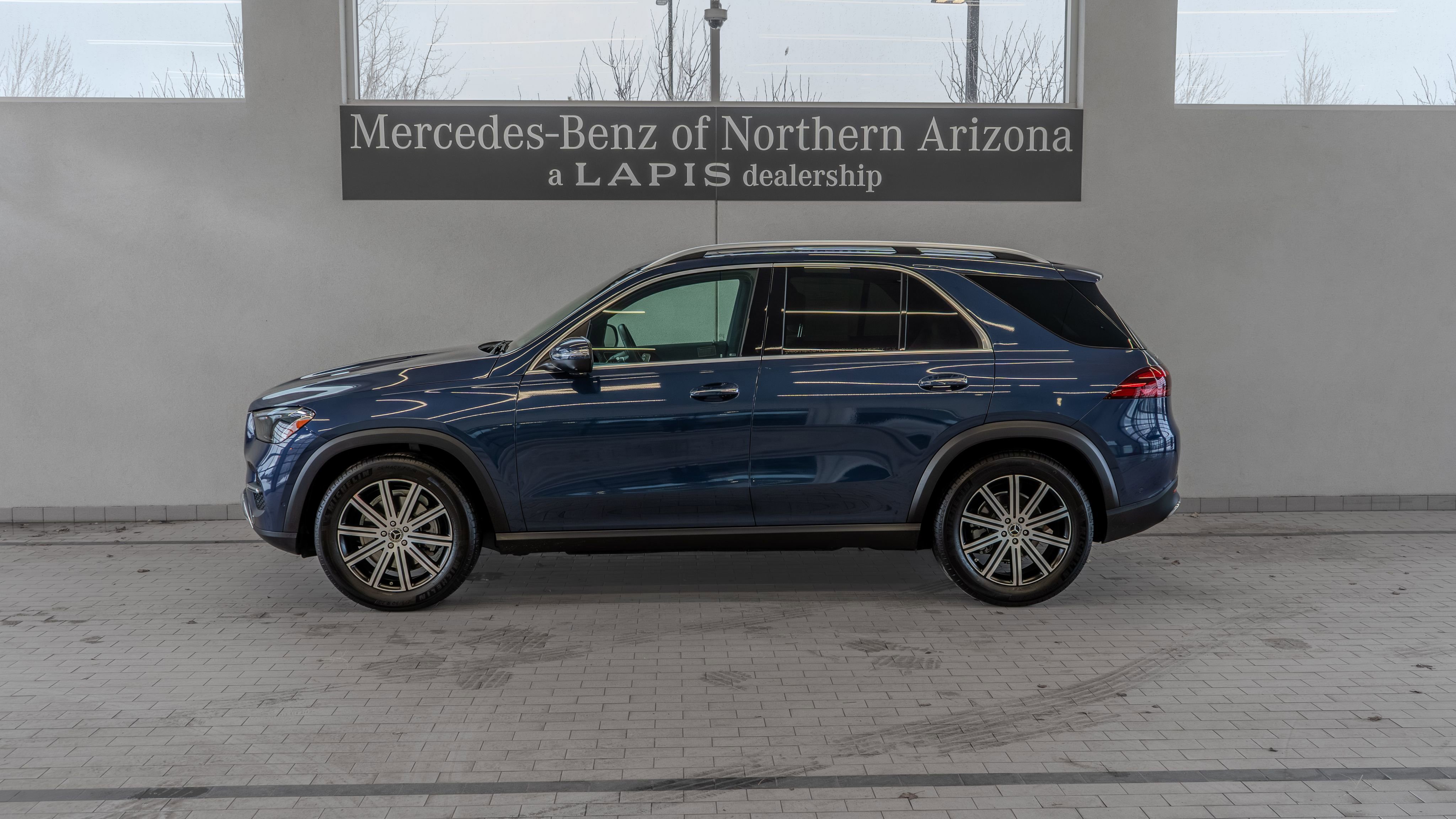 Used 2024 Mercedes-Benz GLE 350 4MATIC image 2