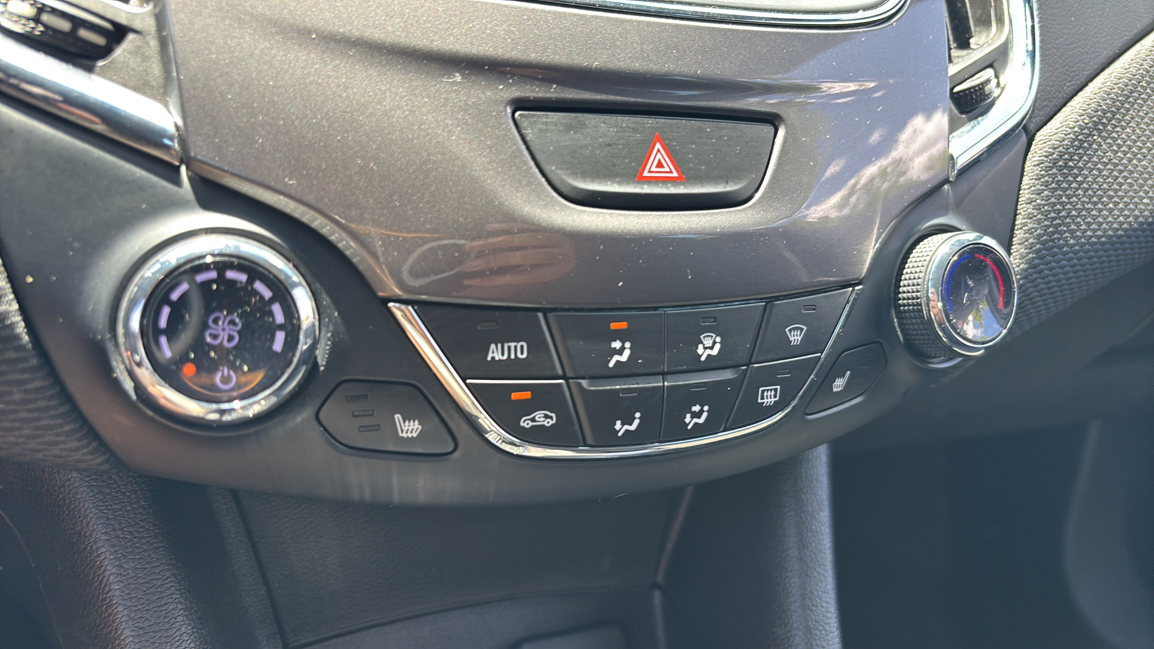 Used 2019 Chevrolet Cruze LT w/ Convenience Package FWD image 21