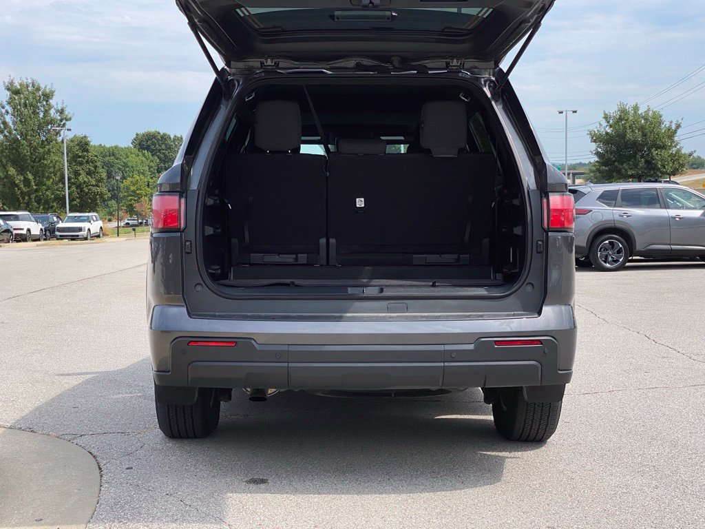 Used 2025 Toyota Sequoia SR5 AWD/4WD image 7
