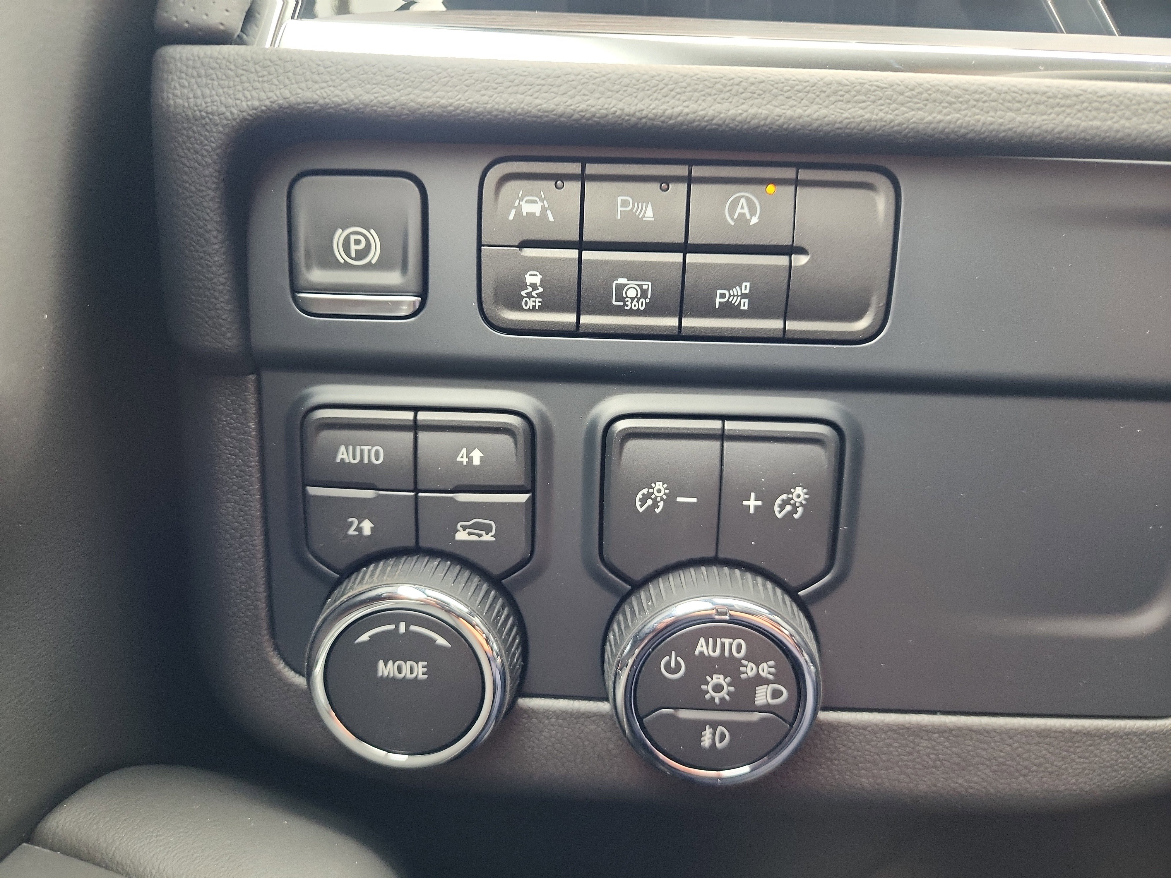 New 2025 Chevrolet Suburban Premier image 22