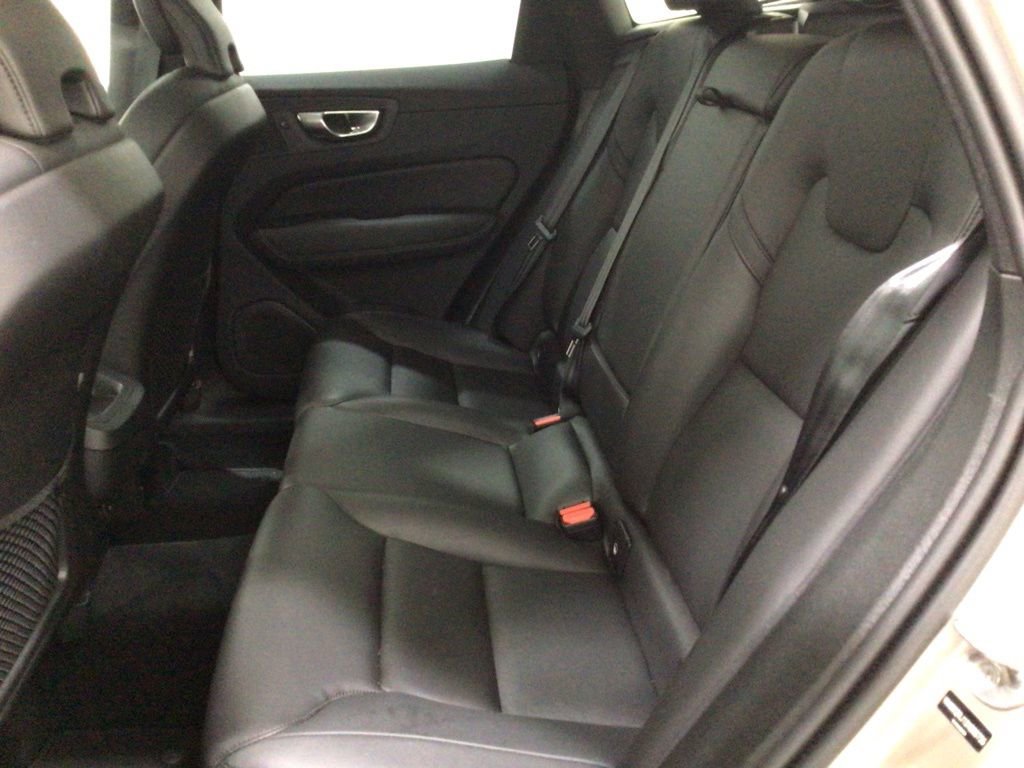 Used 2025 Volvo XC60 B5 Core image 17