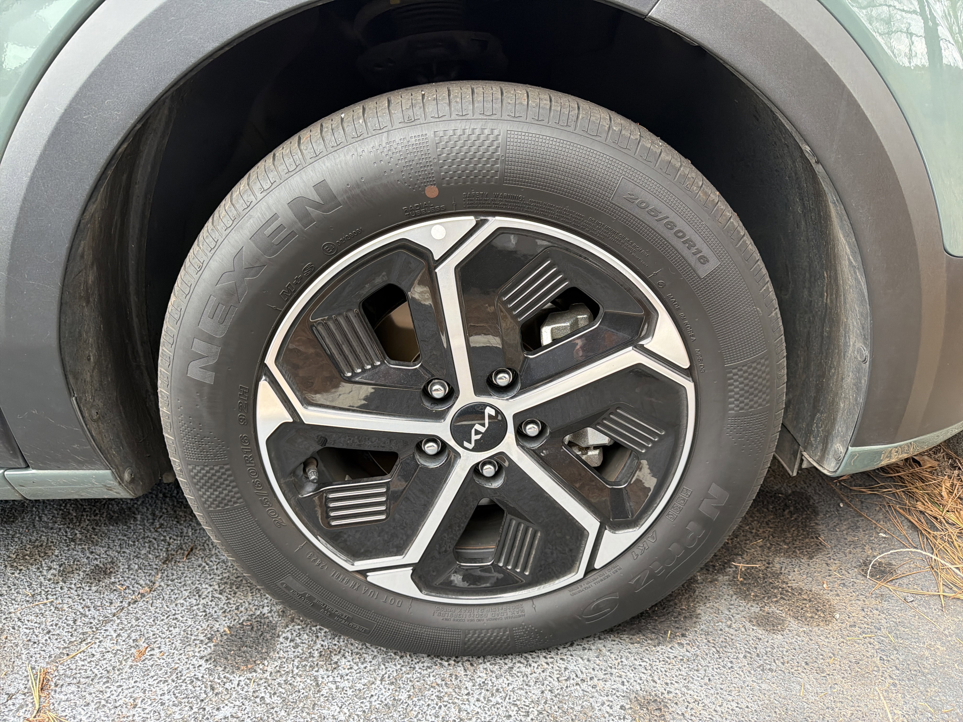 Used 2024 Kia Niro EX image 13