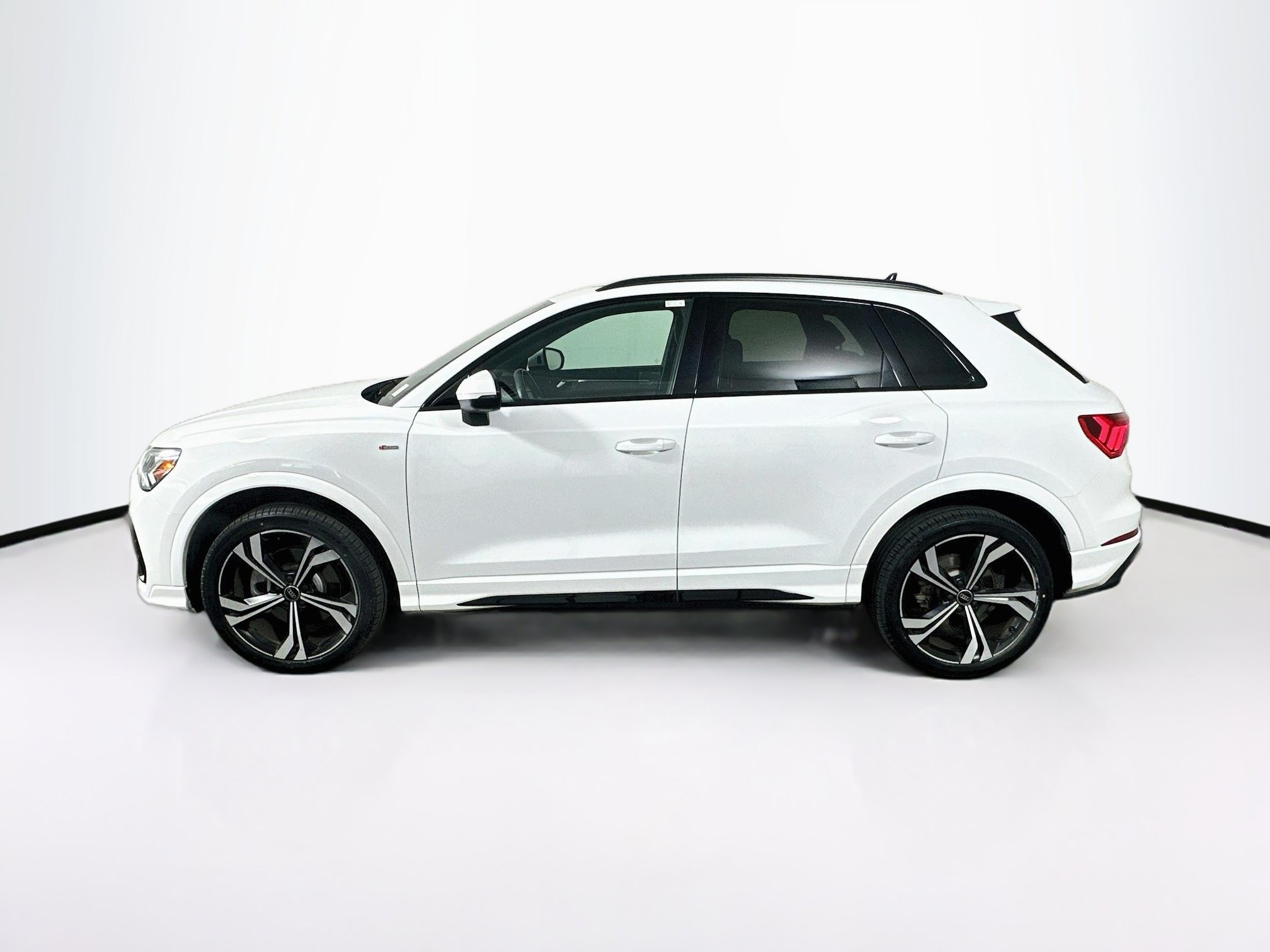 Used 2023 Audi Q3 2.0T Premium Plus w/ Premium Plus Package AWD/4WD image 4