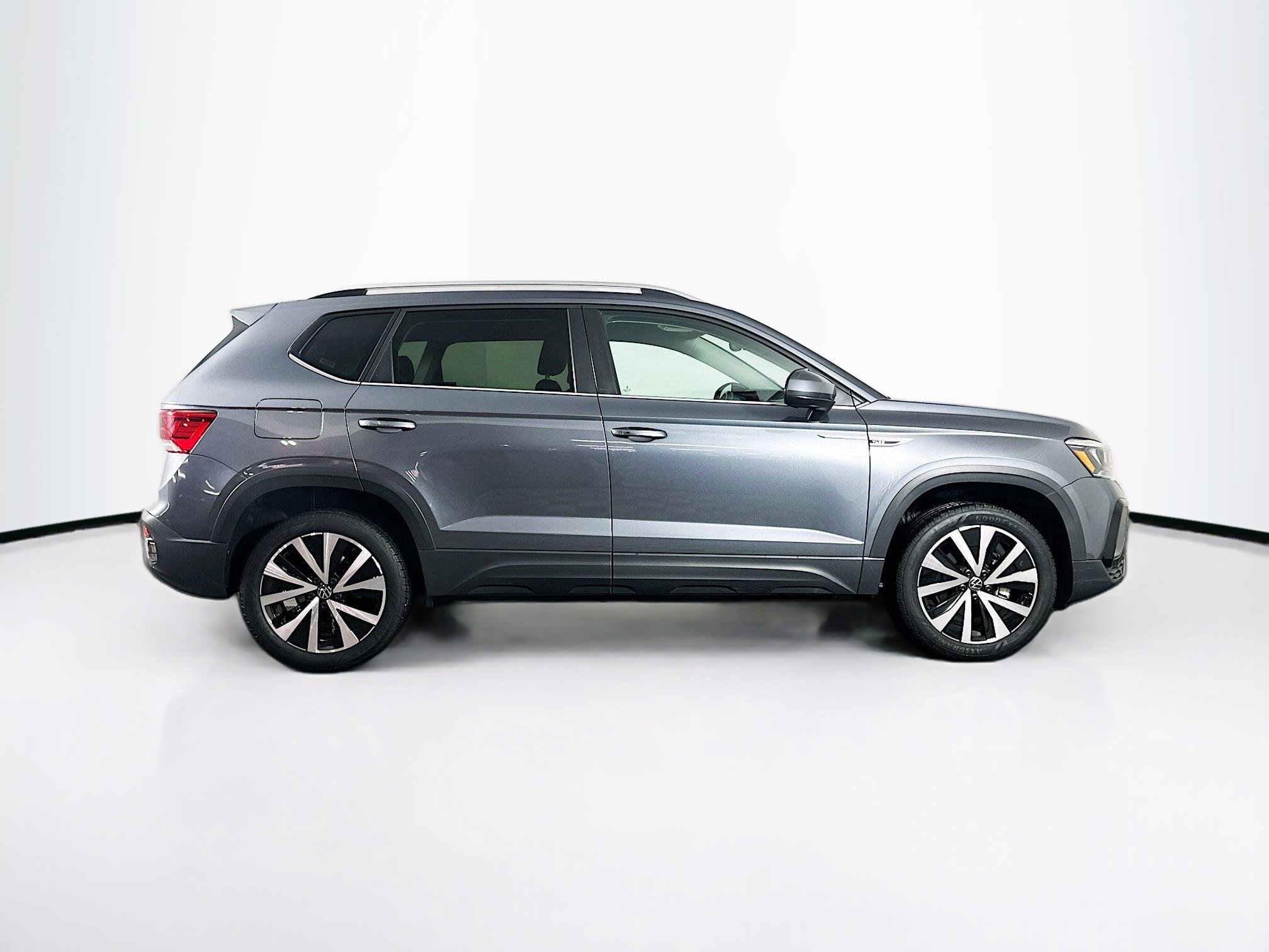 Used 2024 Volkswagen Taos SE image 10