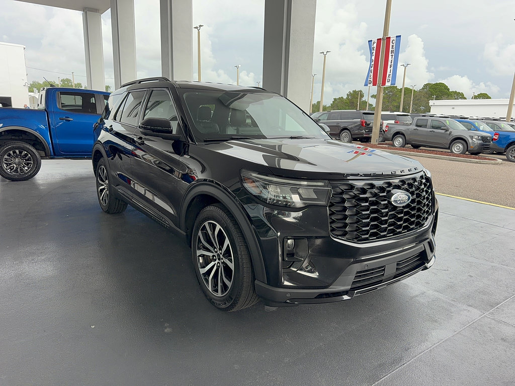 Certified 2025 Ford Explorer ST-Line w/ Premium Package RWD image 4