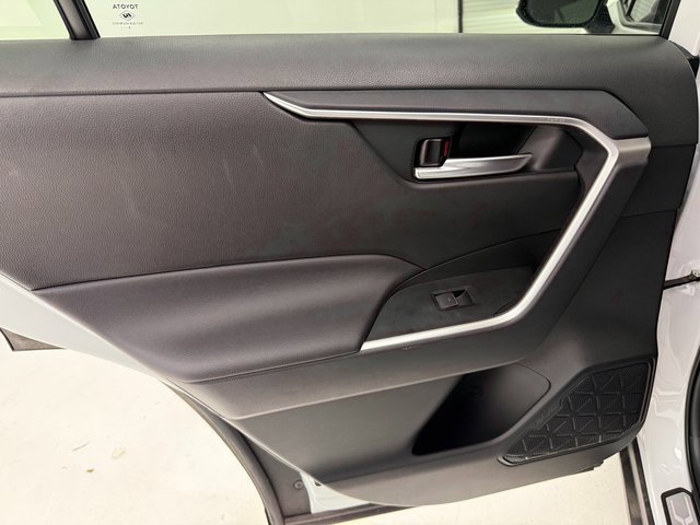 Used 2024 Toyota RAV4 SE image 35
