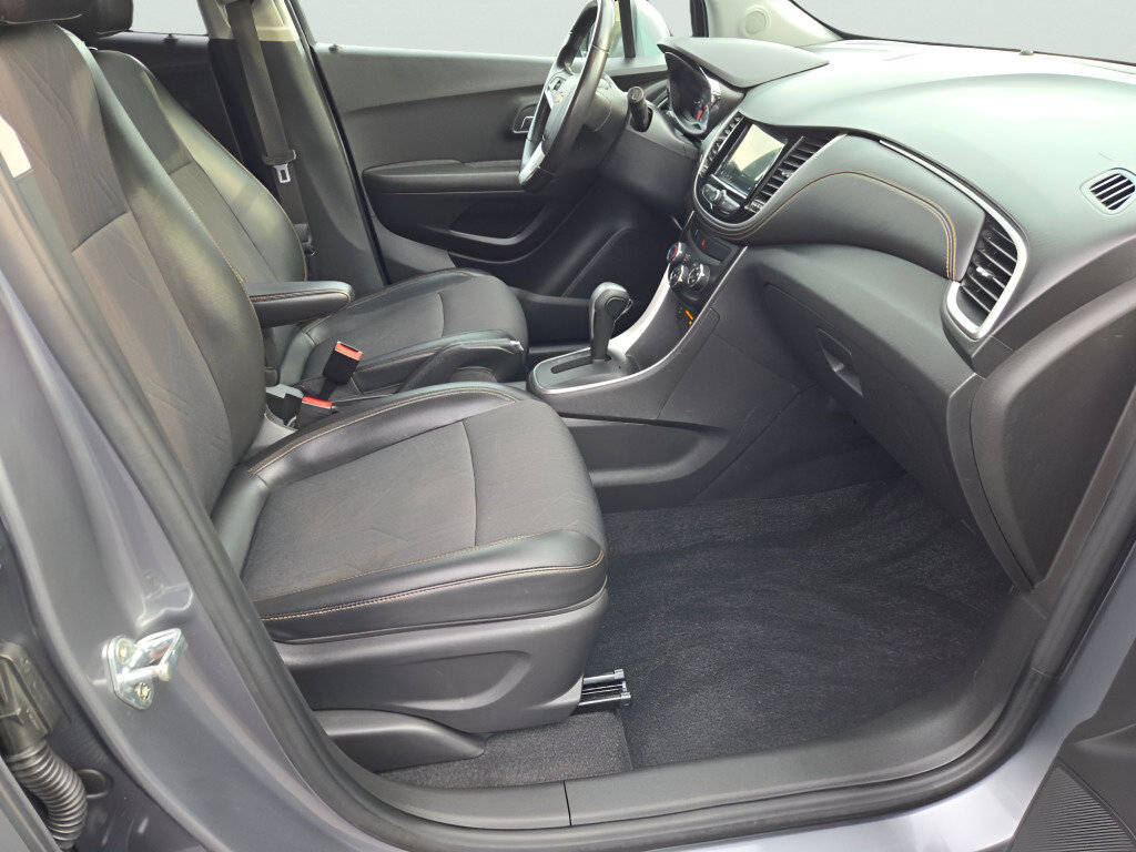 Certified 2019 Chevrolet Trax LT w/ LT Convenience Package FWD image 7
