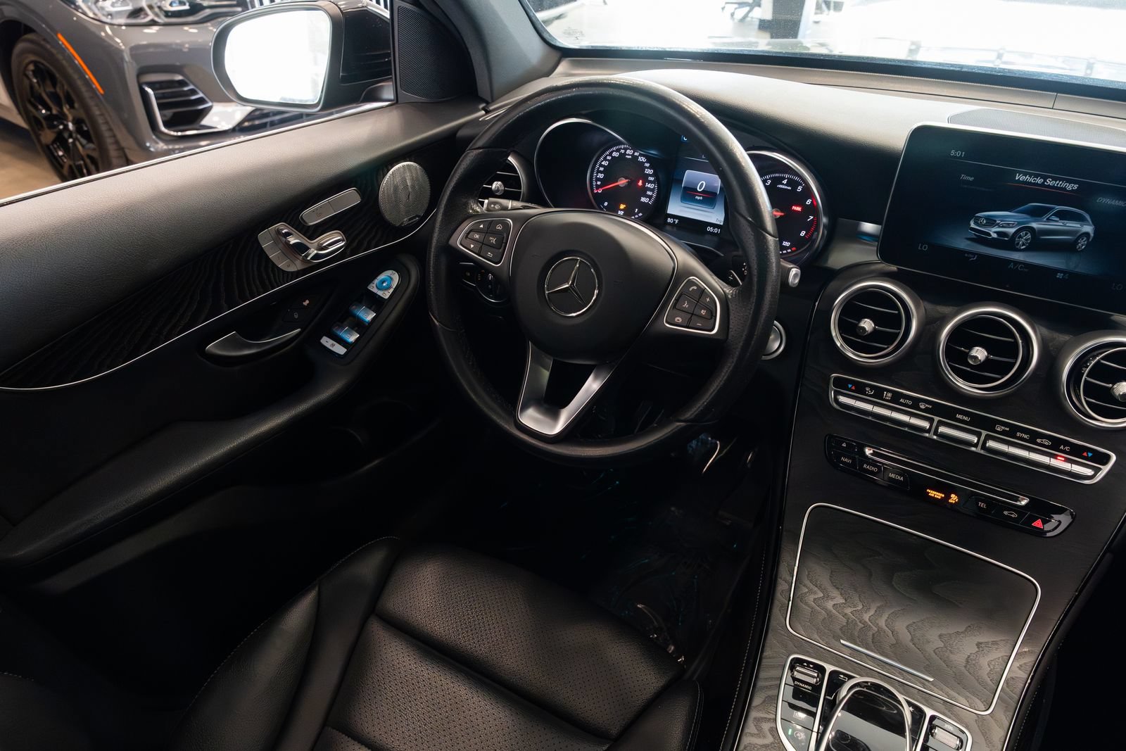 Used 2017 Mercedes-Benz GLC 300 4MATIC image 9
