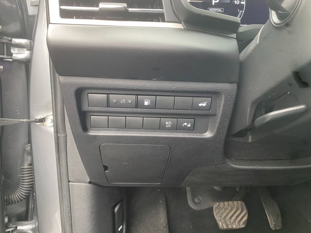 Used 2024 Mitsubishi Outlander SE image 14