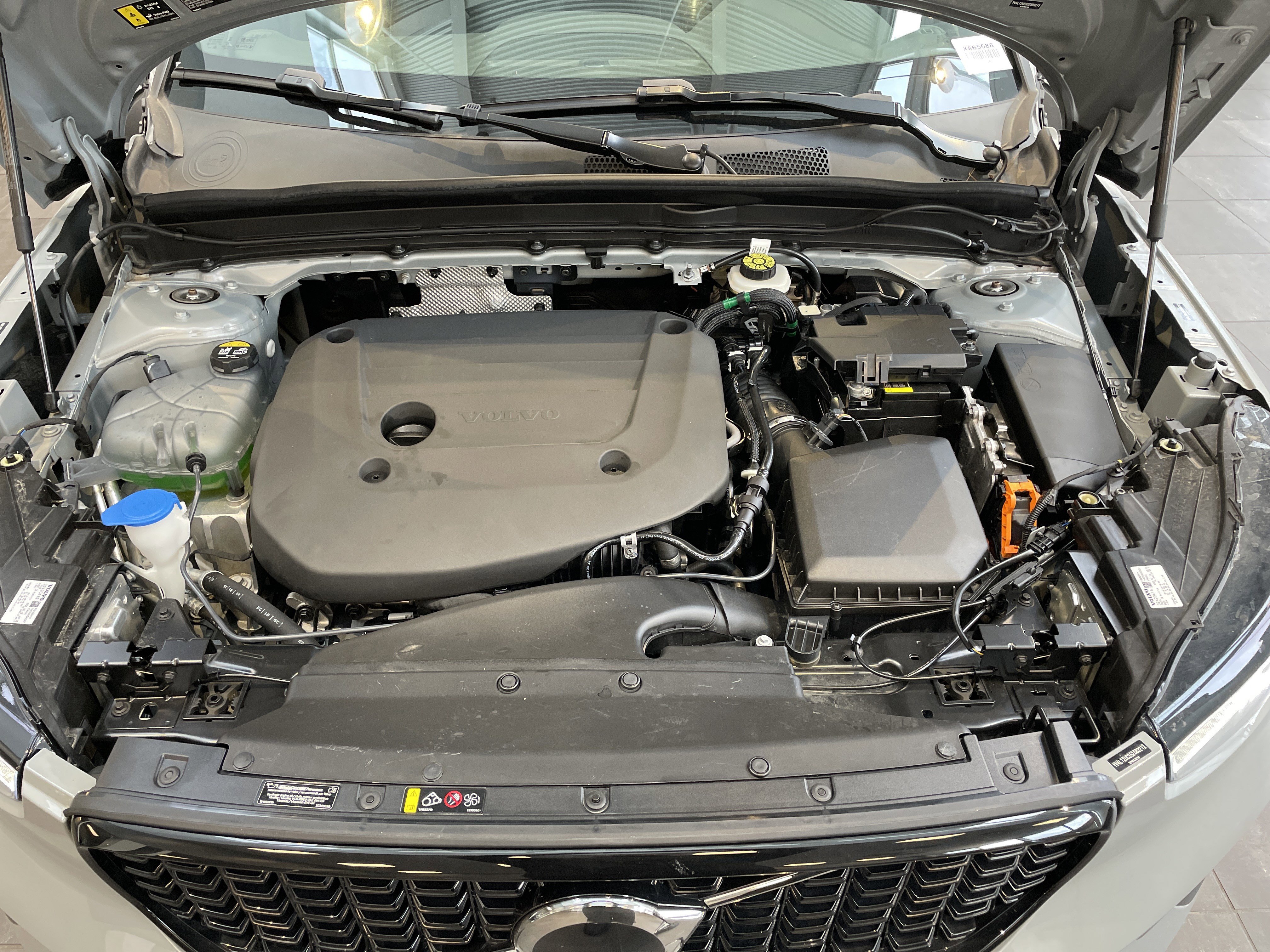 Used 2025 Volvo XC40 B5 Plus image 39