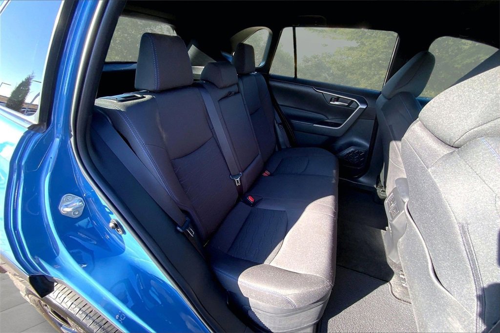 Used 2022 Toyota RAV4 SE image 25