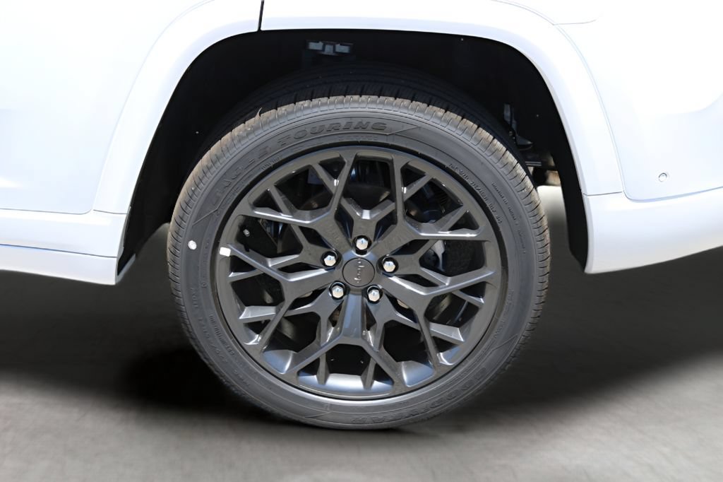 New 2026 Jeep Grand Cherokee Summit w/ Obsidian Package AWD/4WD image 9