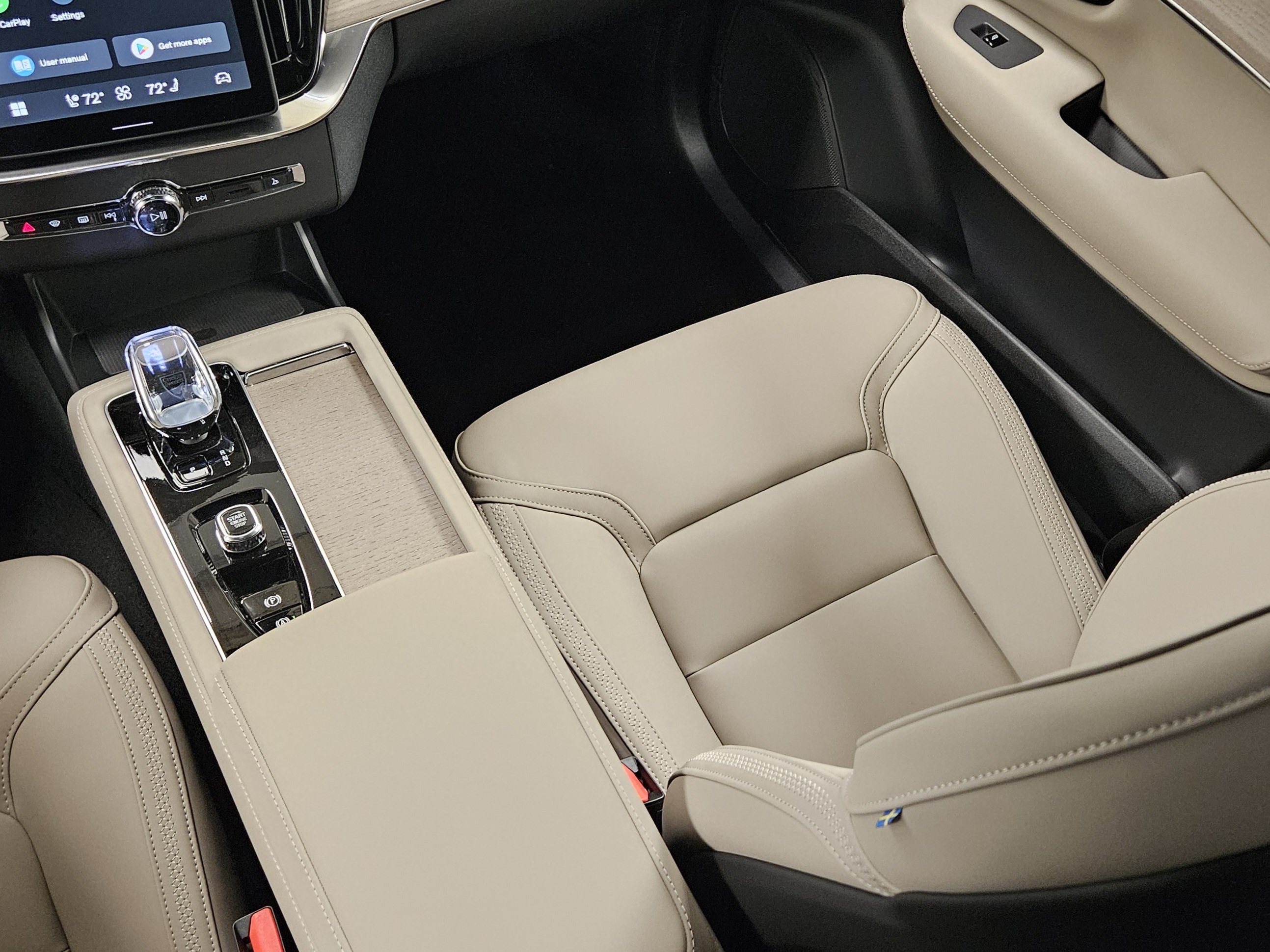 New 2026 Volvo XC90 B6 Plus w/ Protection Package Premier AWD/4WD image 17