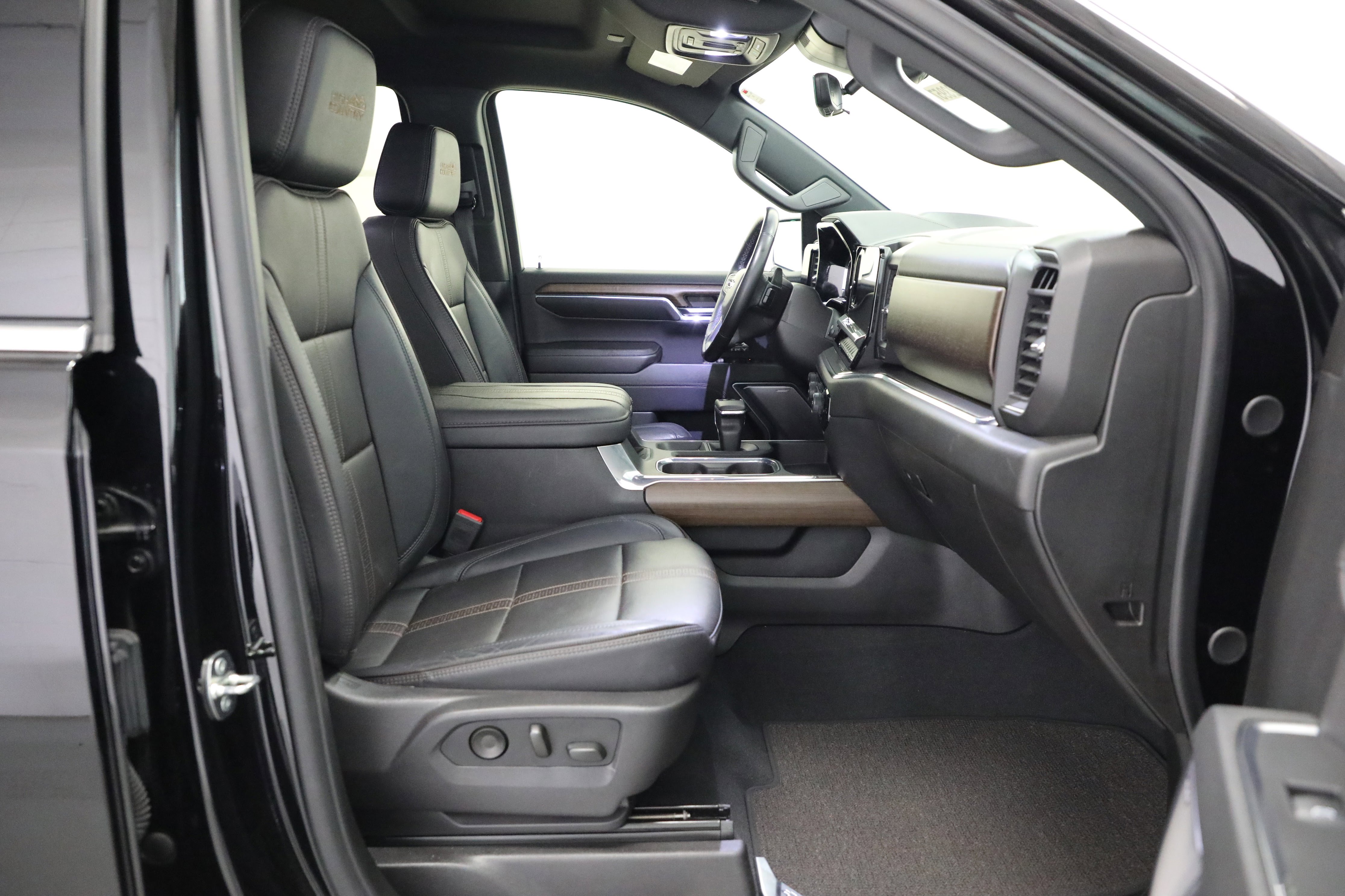 Certified 2024 Chevrolet Silverado 1500 High Country w/ Technology Package image 12