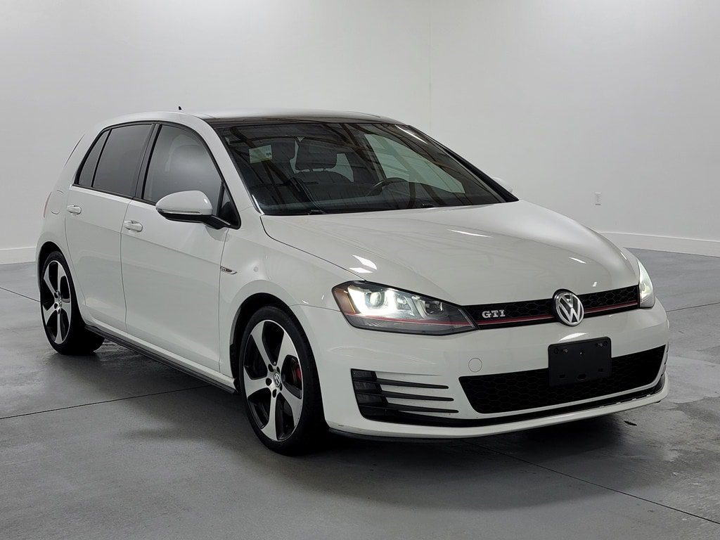 Used 2016 Volkswagen GTI SE FWD image 2