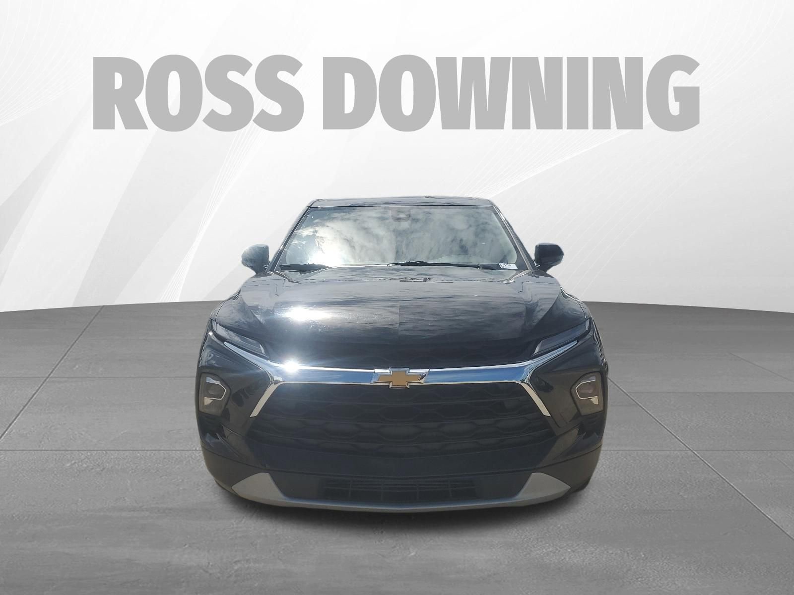 Used 2025 Chevrolet Blazer LT FWD image 2