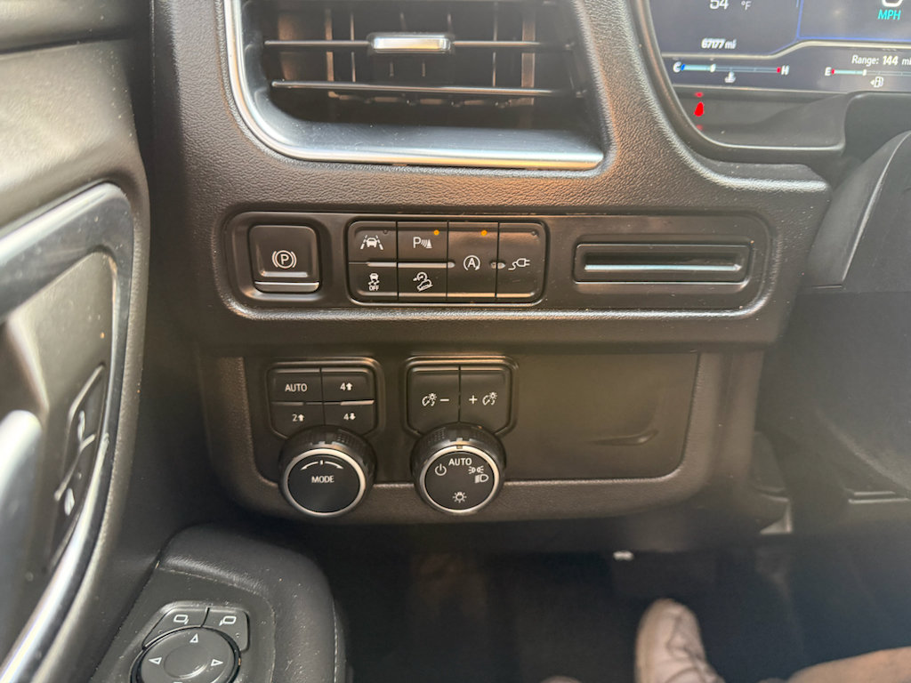 Used 2022 Chevrolet Suburban Z71 image 12