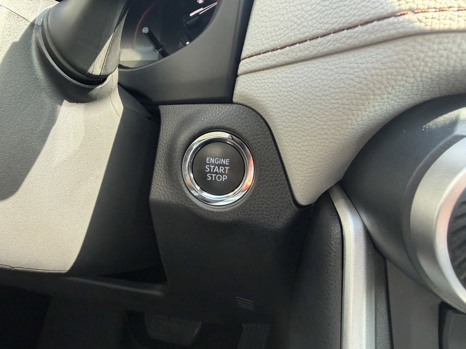 Used 2025 Toyota RAV4 XLE Premium image 30