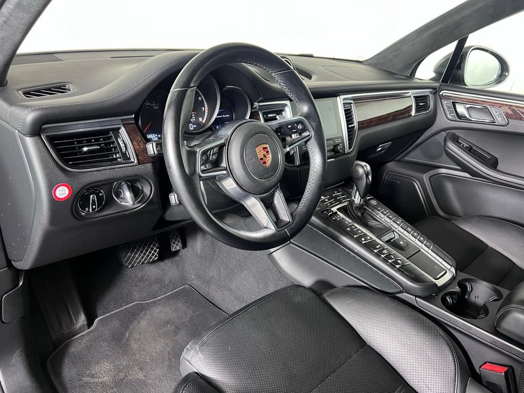 Certified 2018 Porsche Macan Turbo AWD/4WD image 4