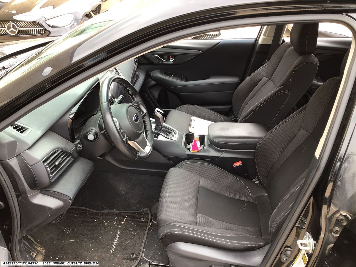 Used 2022 Subaru Outback Premium AWD/4WD image 13