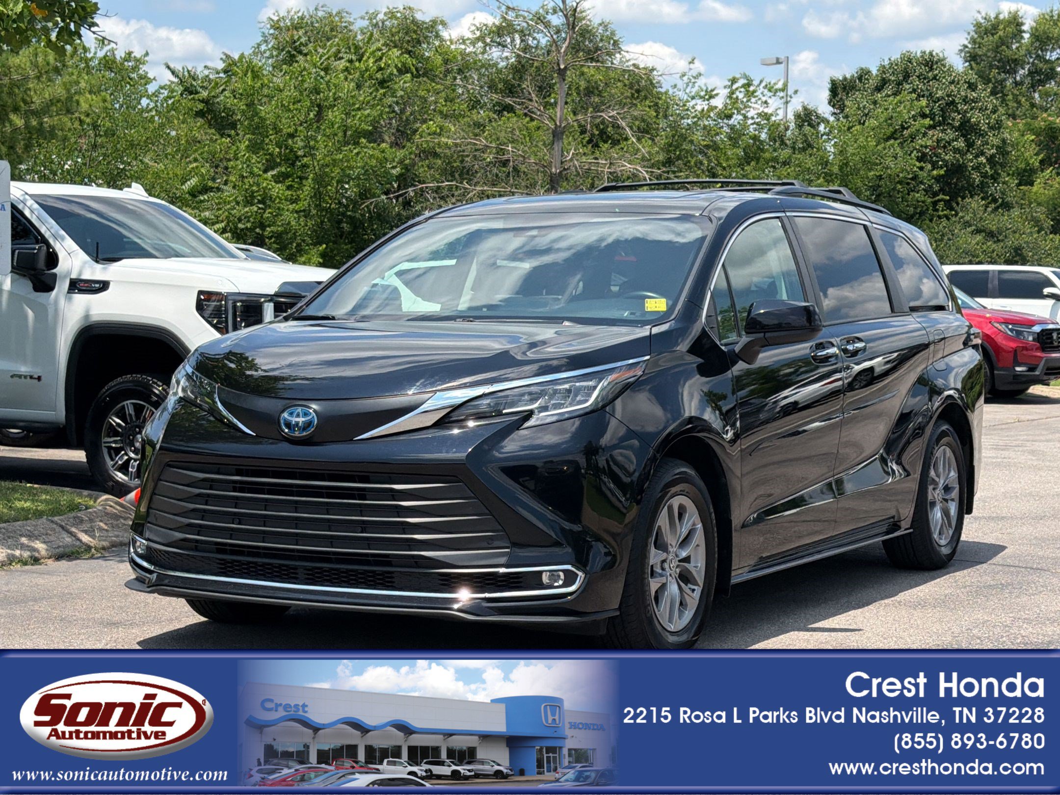 Used 2022 Toyota Sienna XLE FWD image 1