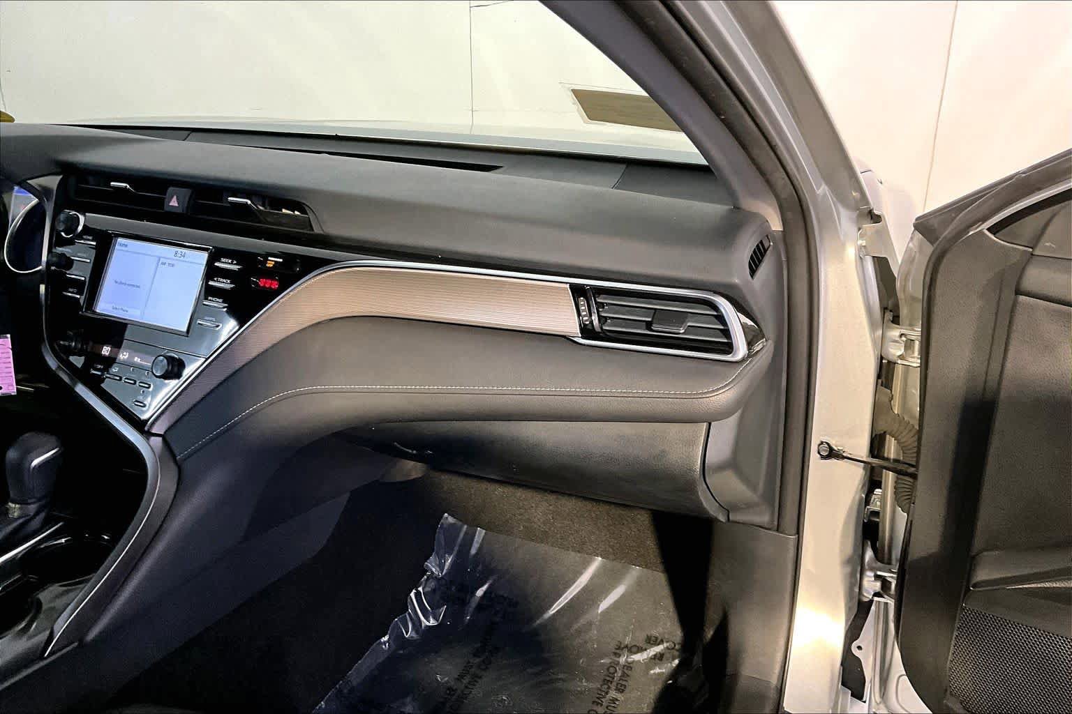 Used 2018 Toyota Camry FWD image 19