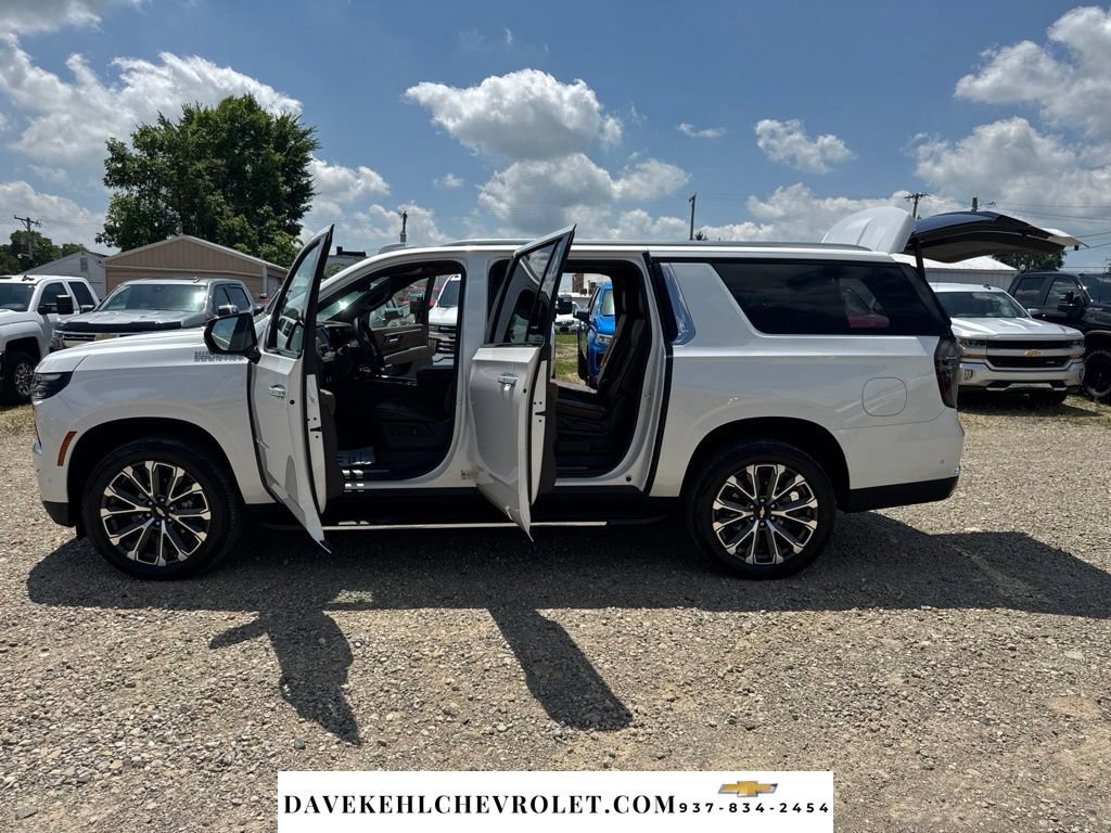 Used 2025 Chevrolet Suburban High Country w/ Sun And Tow Package AWD/4WD image 11