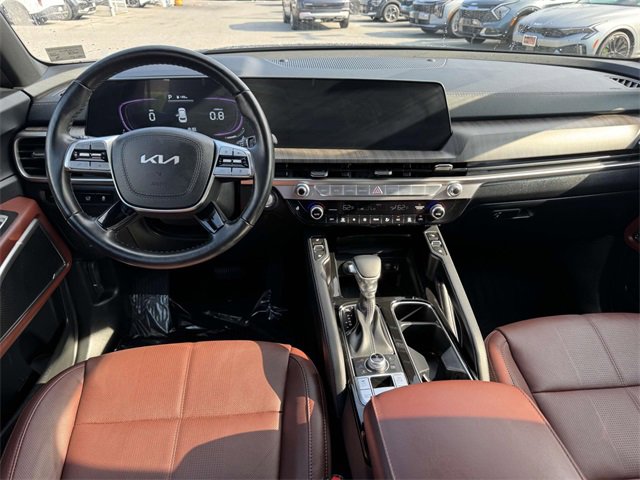 Used 2024 Kia Telluride EX w/ EX Captain's Chair Package image 2