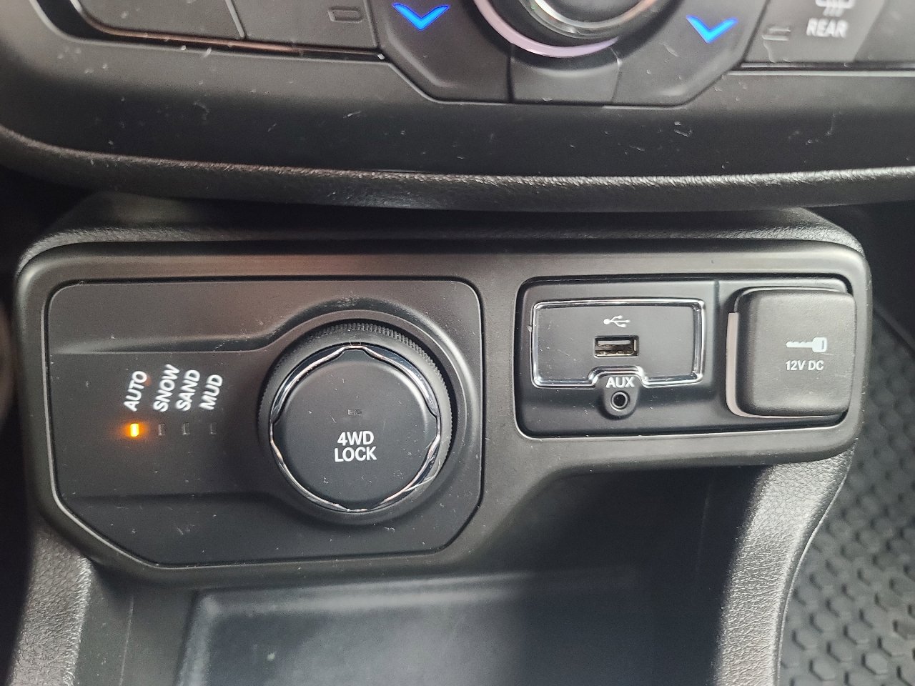 Used 2018 Jeep Renegade Latitude w/ Cold Weather Group image 21