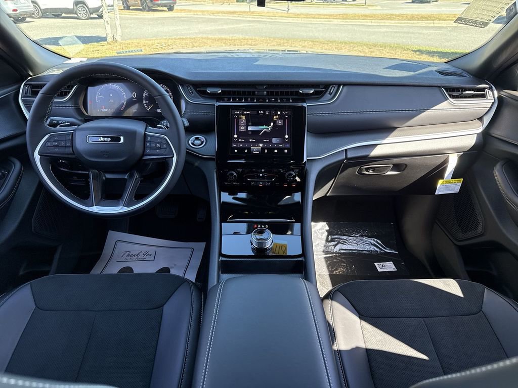 New 2025 Jeep Grand Cherokee Altitude image 25