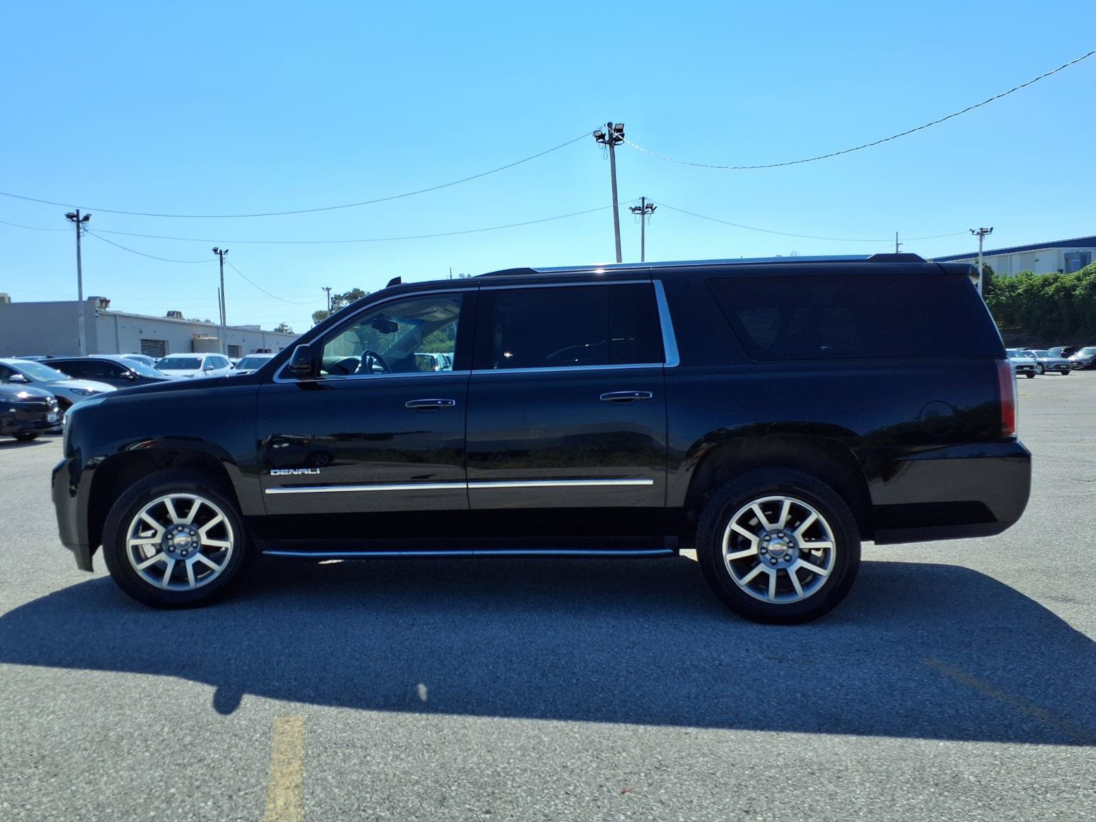Used 2019 GMC Yukon XL Denali AWD/4WD image 41