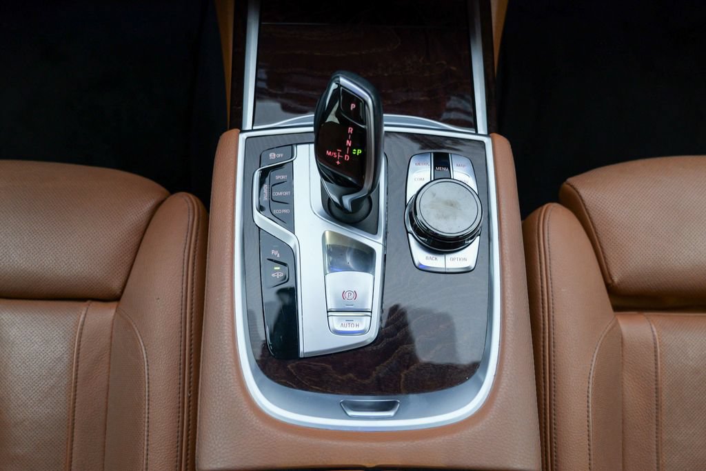 Used 2018 BMW 740i xDrive AWD/4WD image 51