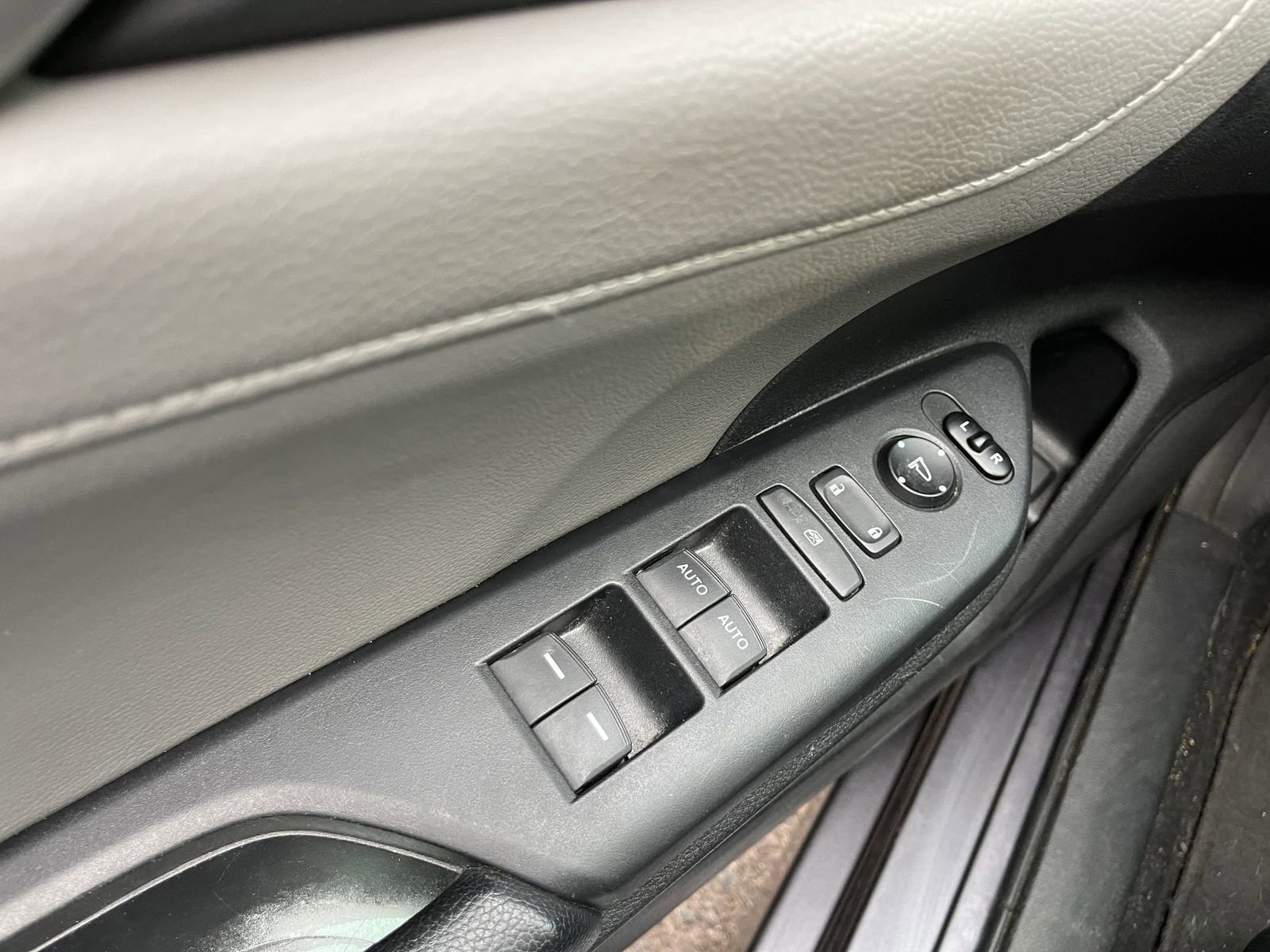 Used 2017 Honda Civic Touring image 12