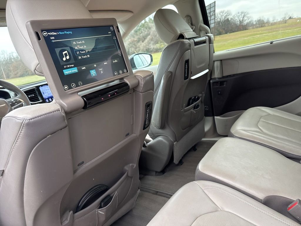 Used 2017 Chrysler Pacifica Touring-L Plus w/ Tire & Wheel Group image 16