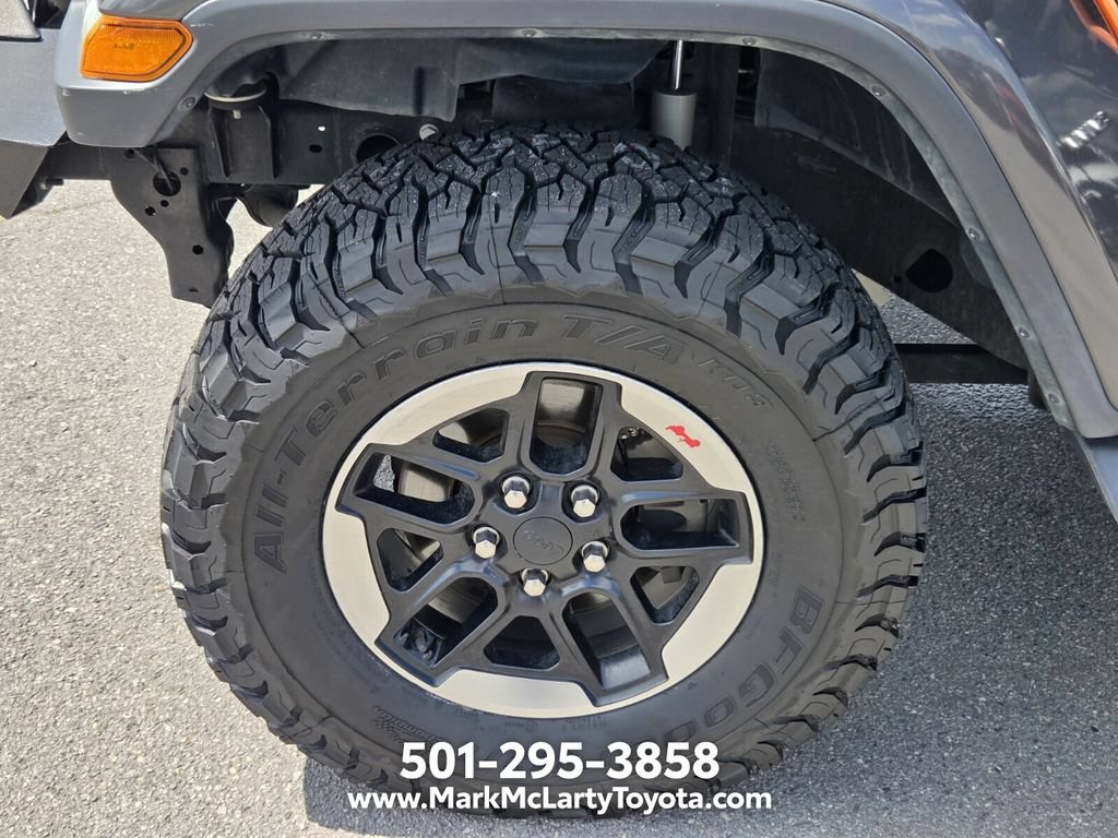 Used 2018 Jeep Wrangler Unlimited Sahara AWD/4WD image 17