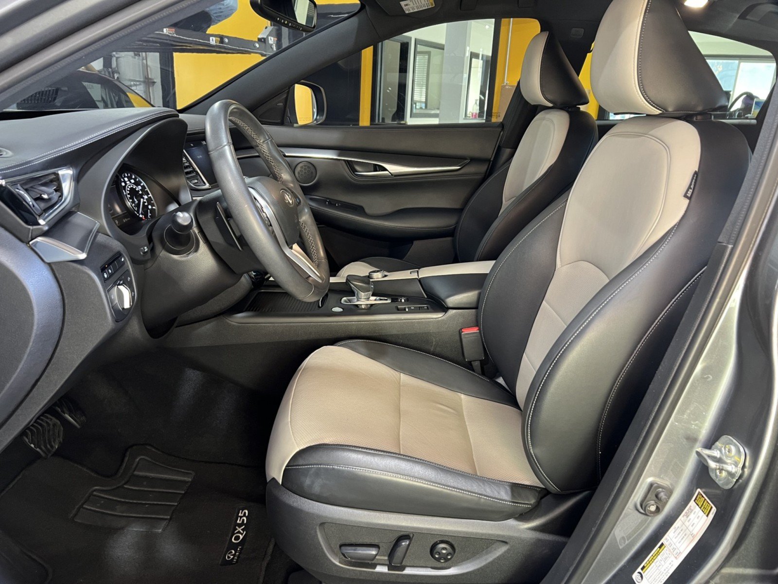 Used 2023 INFINITI QX55 Luxe w/ Cargo Package AWD/4WD image 14