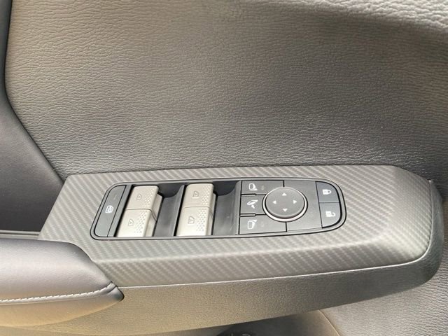 New 2025 Mitsubishi Outlander SE image 17