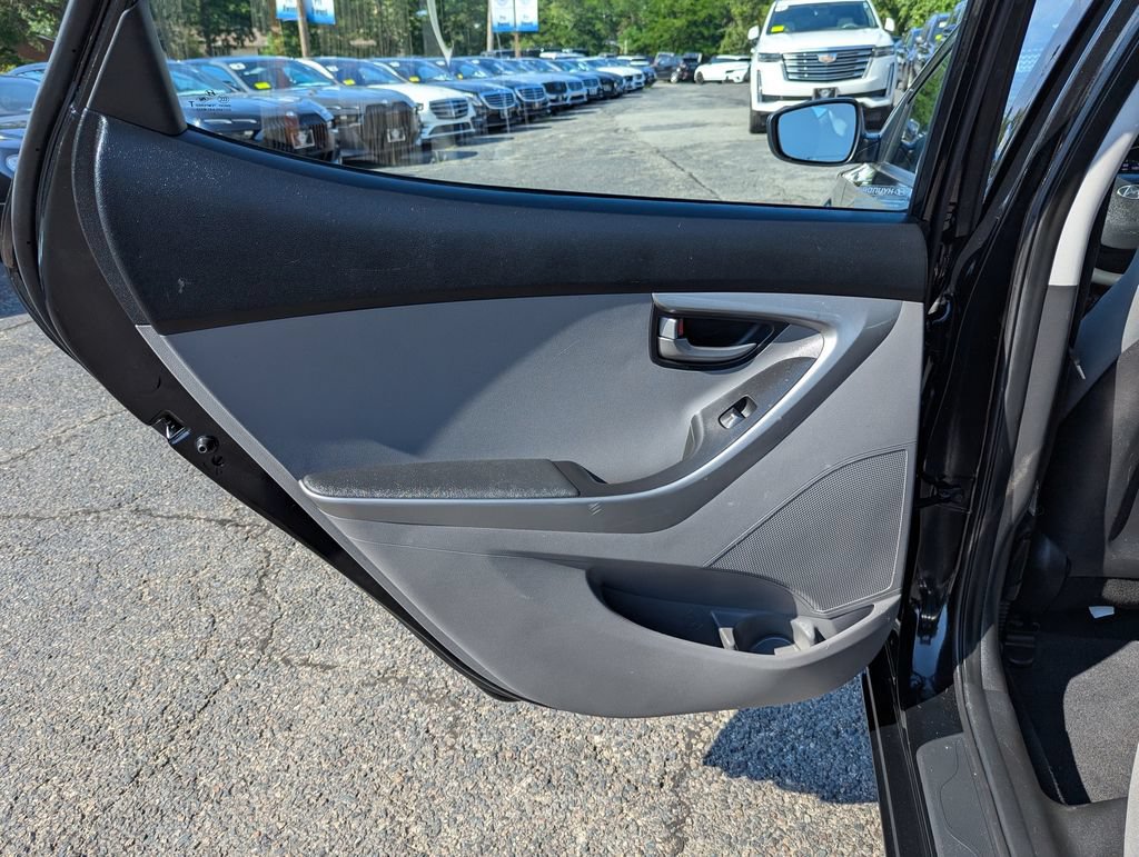Used 2016 Hyundai Elantra SE FWD image 28