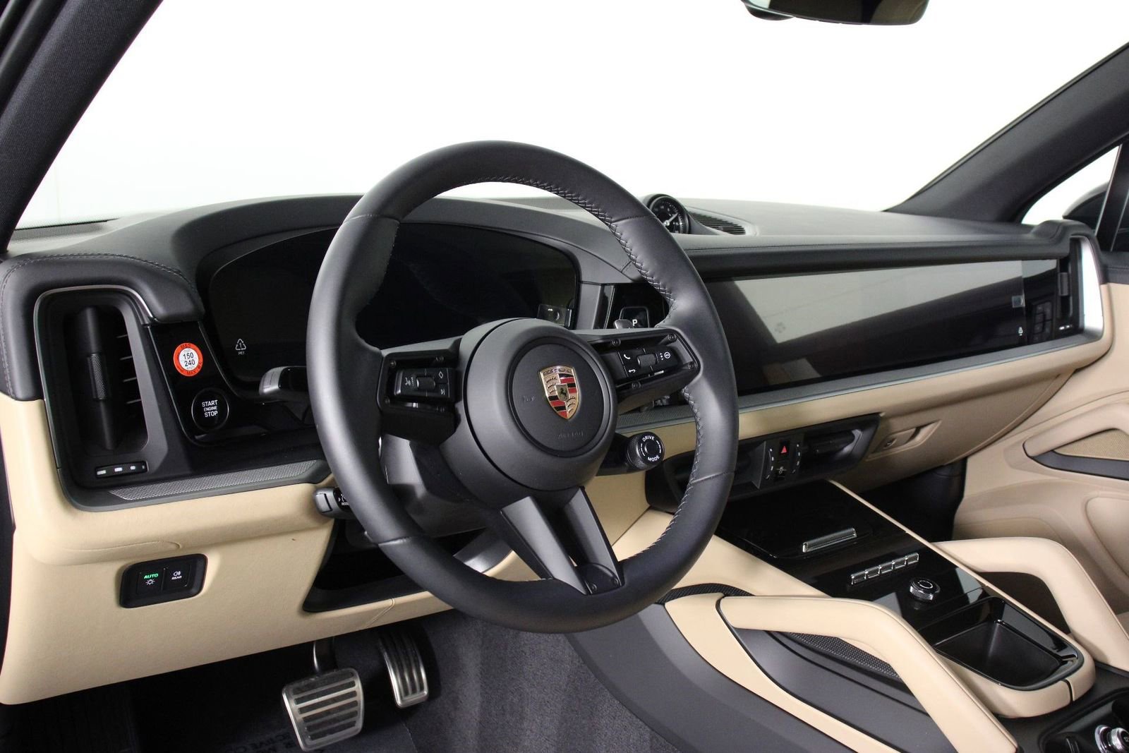 Certified 2025 Porsche Cayenne S image 4