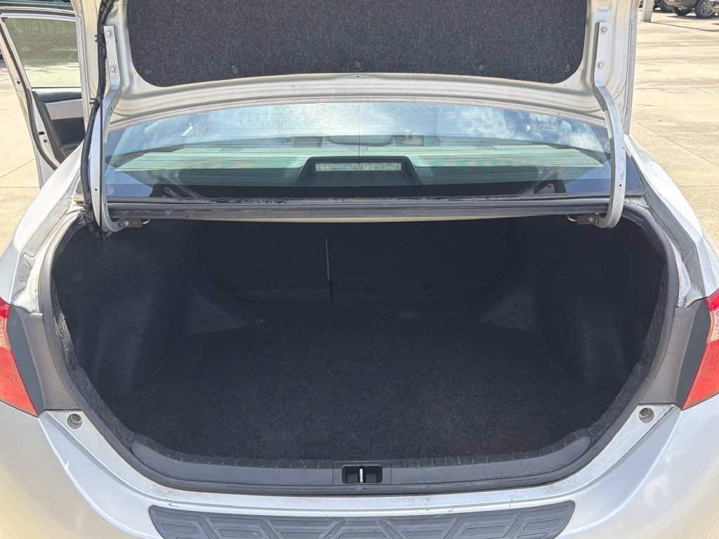 Used 2017 Toyota Corolla LE w/ Carpet Mat Package (TMS) FWD image 29