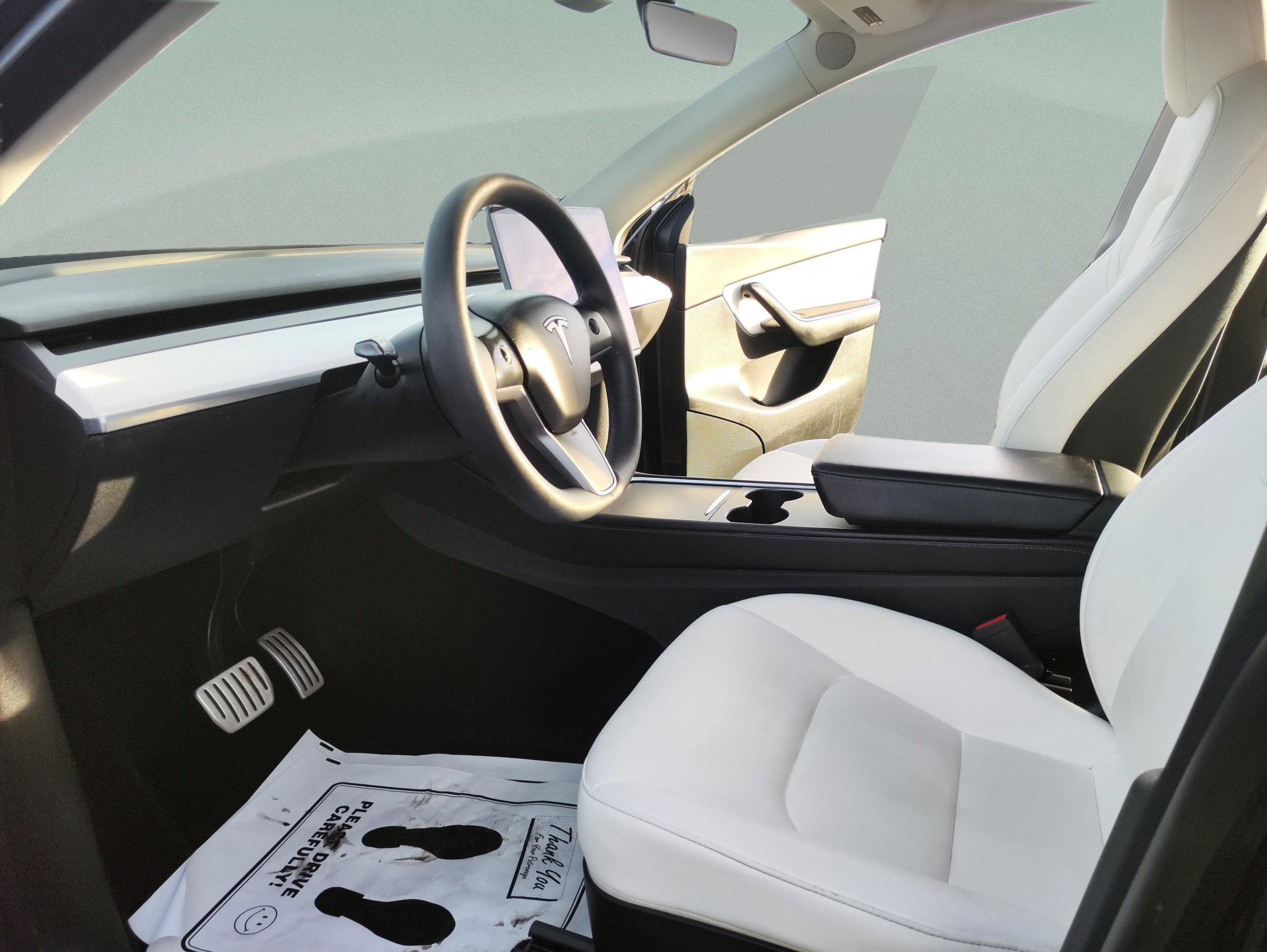 Used 2022 Tesla Model Y Performance image 16